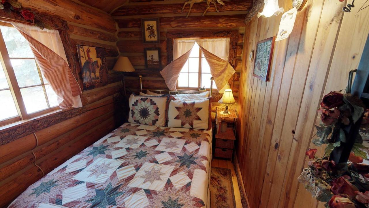 Cabin By The Creek With High Speed Wifi レッドリバー エクステリア 写真
